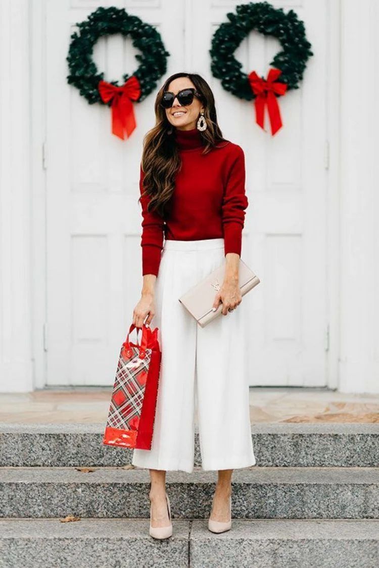 Weiße Hose und roter Pulover kombinieren - ein Outfit in den festlichen Farben