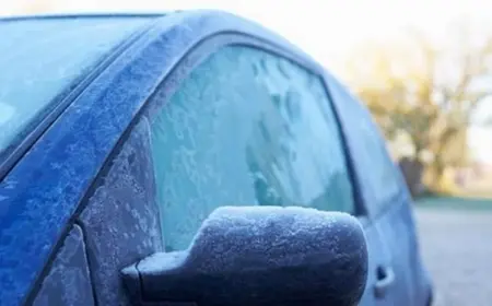 Wie kann man die Autoscheibe ohne Kratzer enteisen