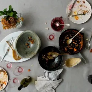 Wie kann man die Flecken aus der Tischdecke nach der festlichen Mahlzeit entfernen