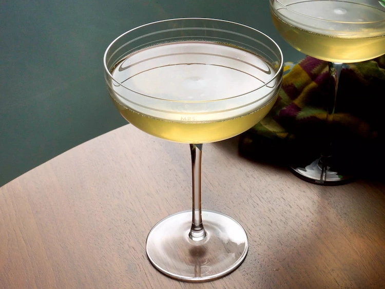 elegantes mixgetränk passend für silvesterabend in engem kreis mit champagner oder prossecco selber machen