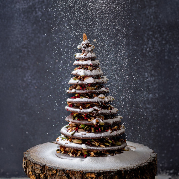 essbare weihnachtsdeko schokoladen weihnachtsbaum mit früchten und nüssen
