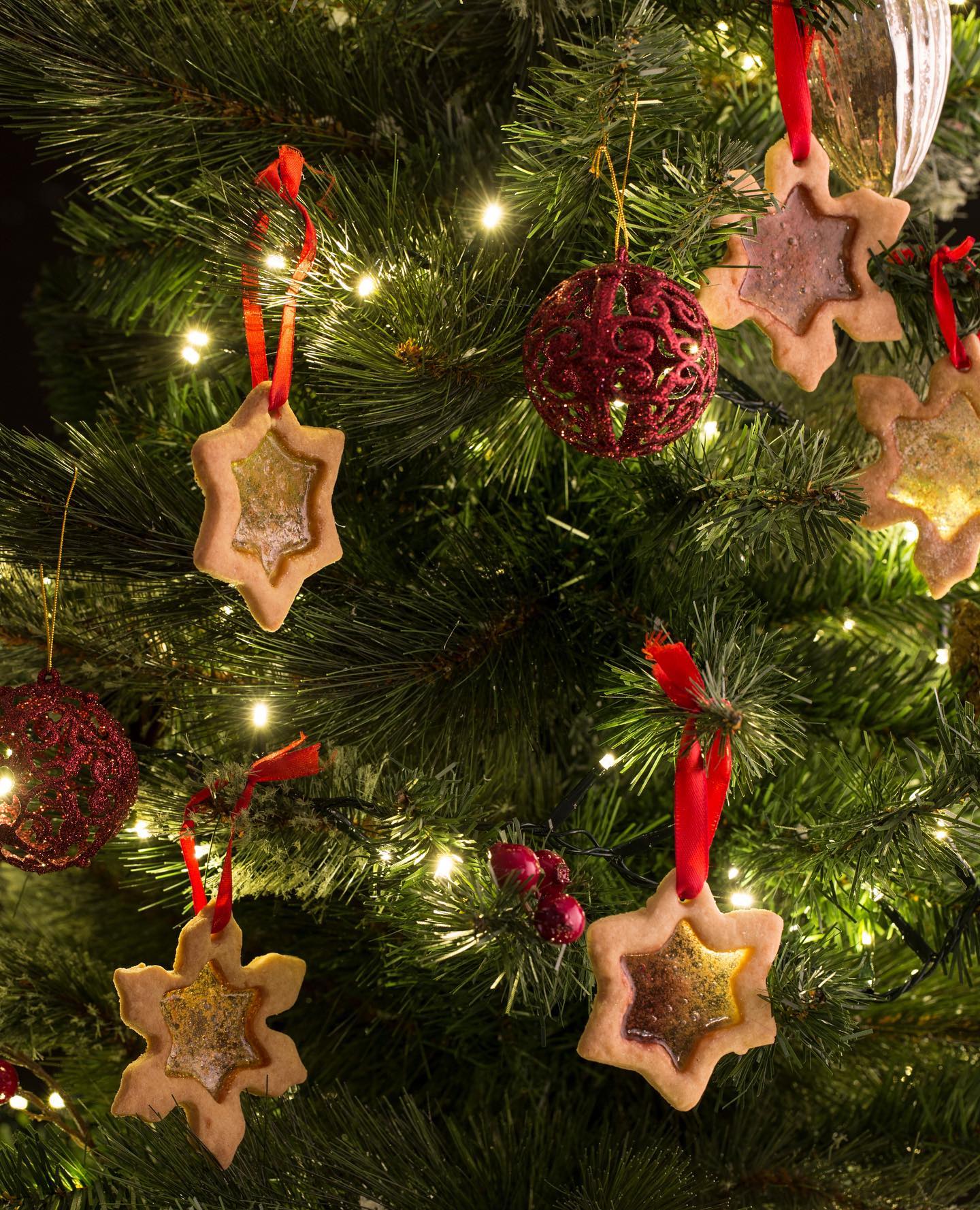 essbare weihnachtsdekorationen am weihnachtsbaum