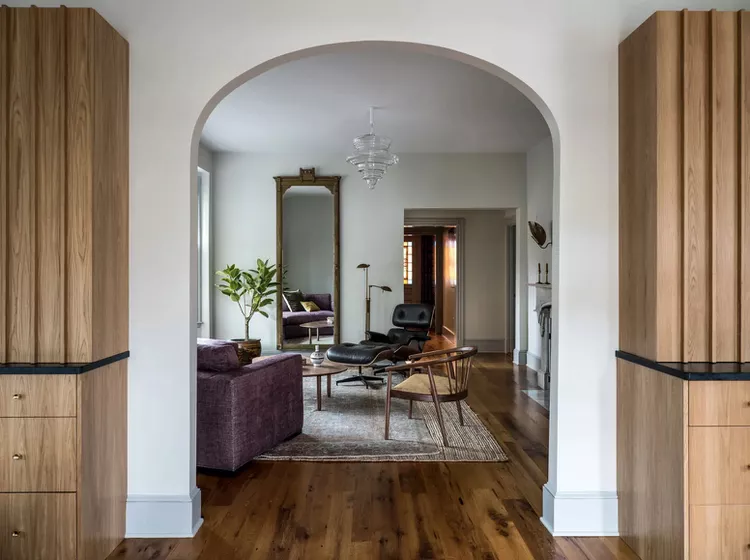 gewölbte formen und kurven als wohntrends 2023 für stilvoll eingerichtete innenräume mit retro 70er flair