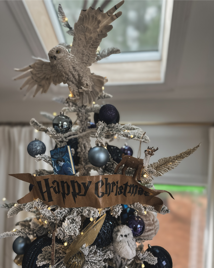 harry potter weihnachtsbaum mit eule als spitze