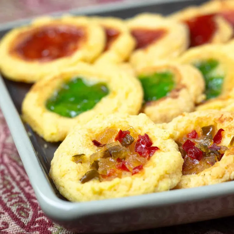 herzhafte Käse Plätzchen Weihnachten Cheddar Kekse mit Füllung