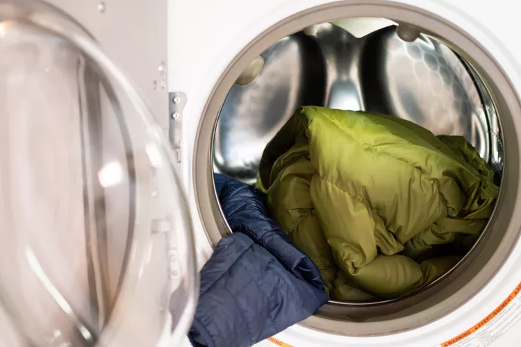 leichte bekleidungsstoffe wie daunen und solche winterjacken waschen zu hause in der waschmaschine