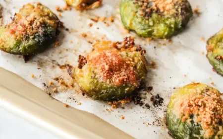 schnelle Weihnachtsvorspeisen Rezepte Rosenkohl mit Parmesan im Backofen