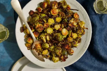 vegetarische Weihnachtsvorspeisen Rezepte Rosenkohl mit Parmesan im Backofen