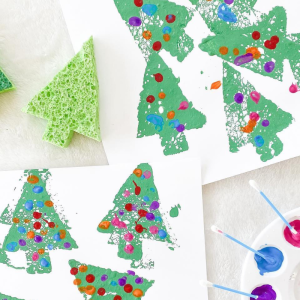 weihnachtsbilder mit kindern malen weihnachtsbäume mit schwamm