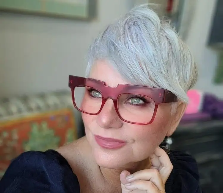 welches Makeup für graue Haare und Brille