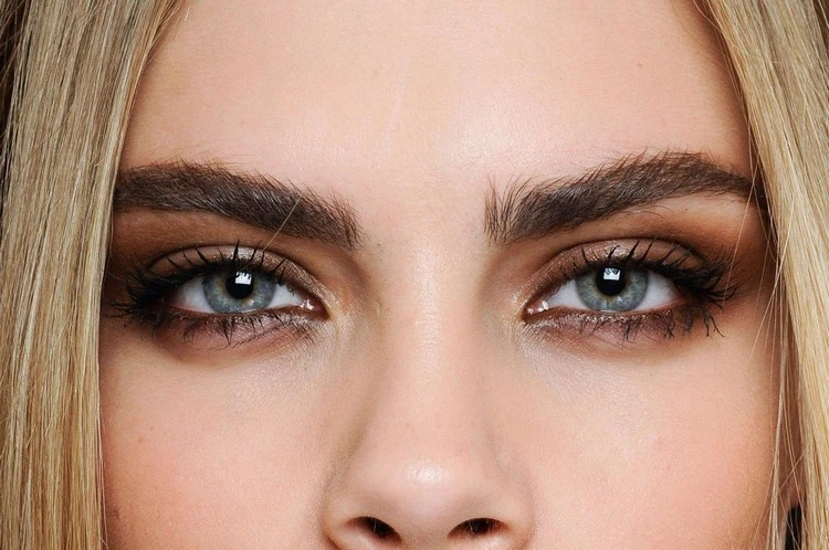 Augenbrauen natürlich schminken - nützliche Tipps und Tricks