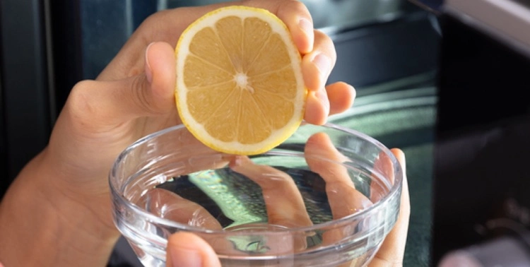 Backofen mit Zitrone reinigen Methode erklärt