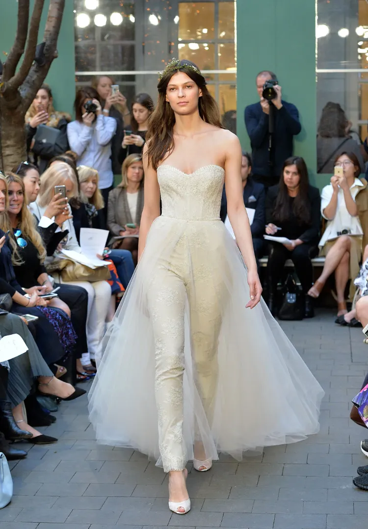 Brautanzug Modetrend Brautmode Trends 2023 Hochzeitskleid Alternativen