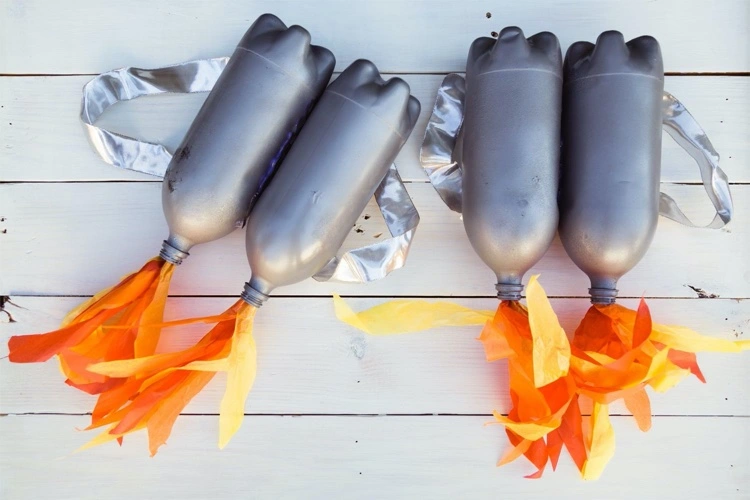 DIY Idee für Raketenrucksack aus PET Flaschen