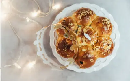 Dreikönigskuchen Rezept mit Hefeteig und Mandeln