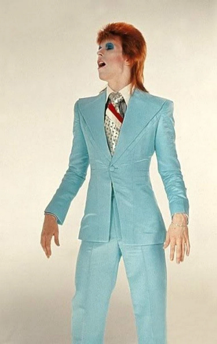 Puoi usare una giacca abbinata per il costume di Ziggy Stardust