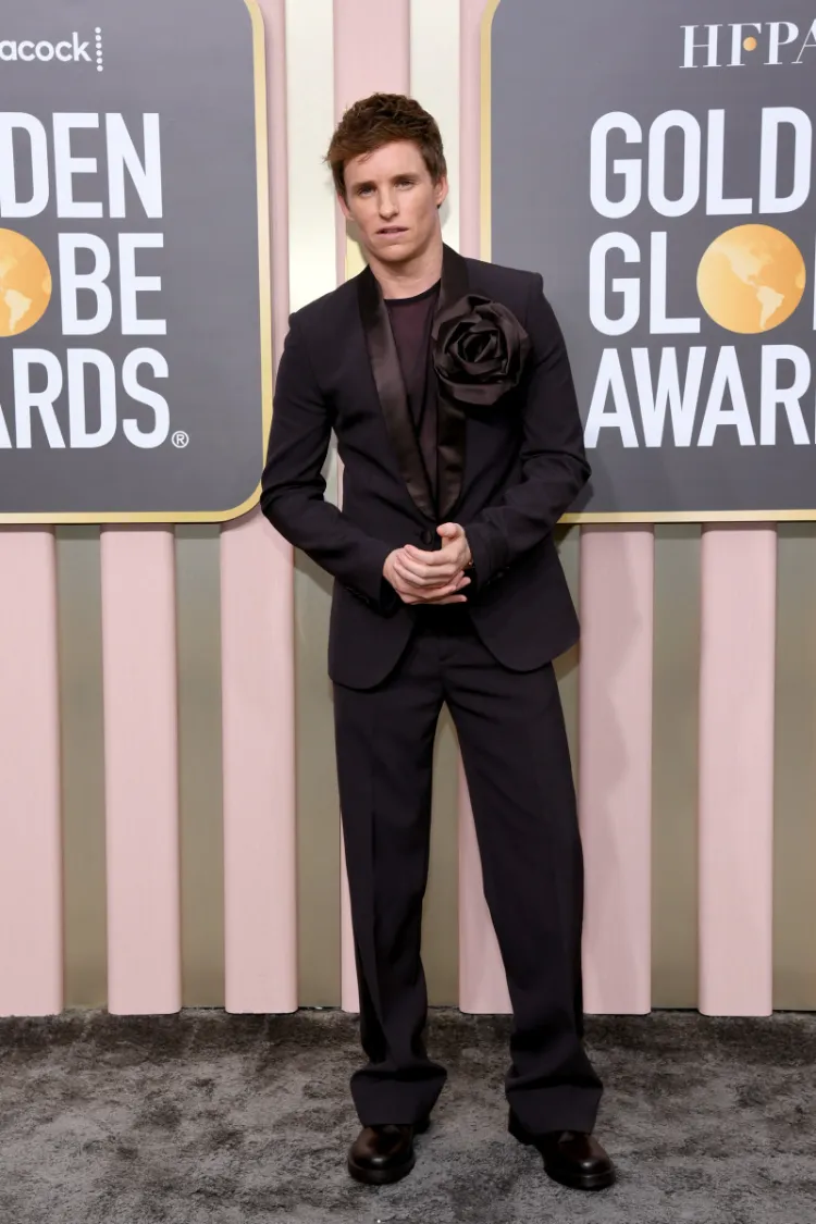 Golden Globes 2023 Outfits Männer Eddie Redmayne Frisur