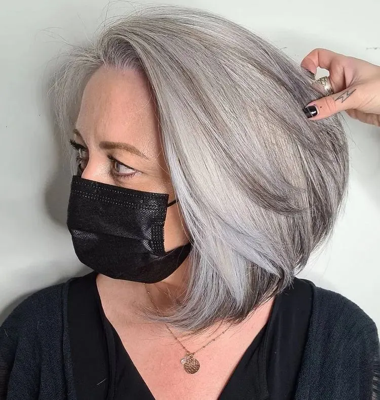 Haartöne für ältere Damen - Silber-Balayage