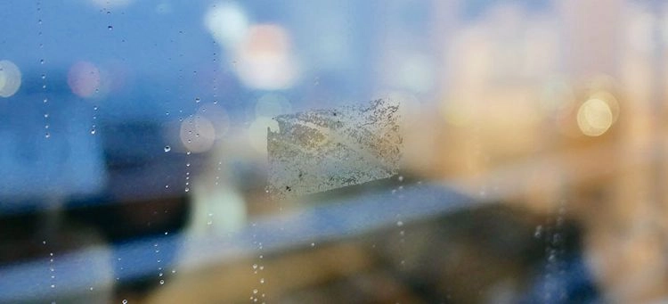 Klebereste abbekommen von Glas - Deko entfernen und danach Fenster putzen