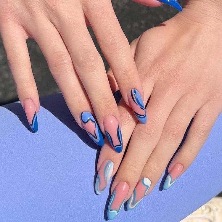 Kurze Stiletto Nägel Design - Blau auf Blau