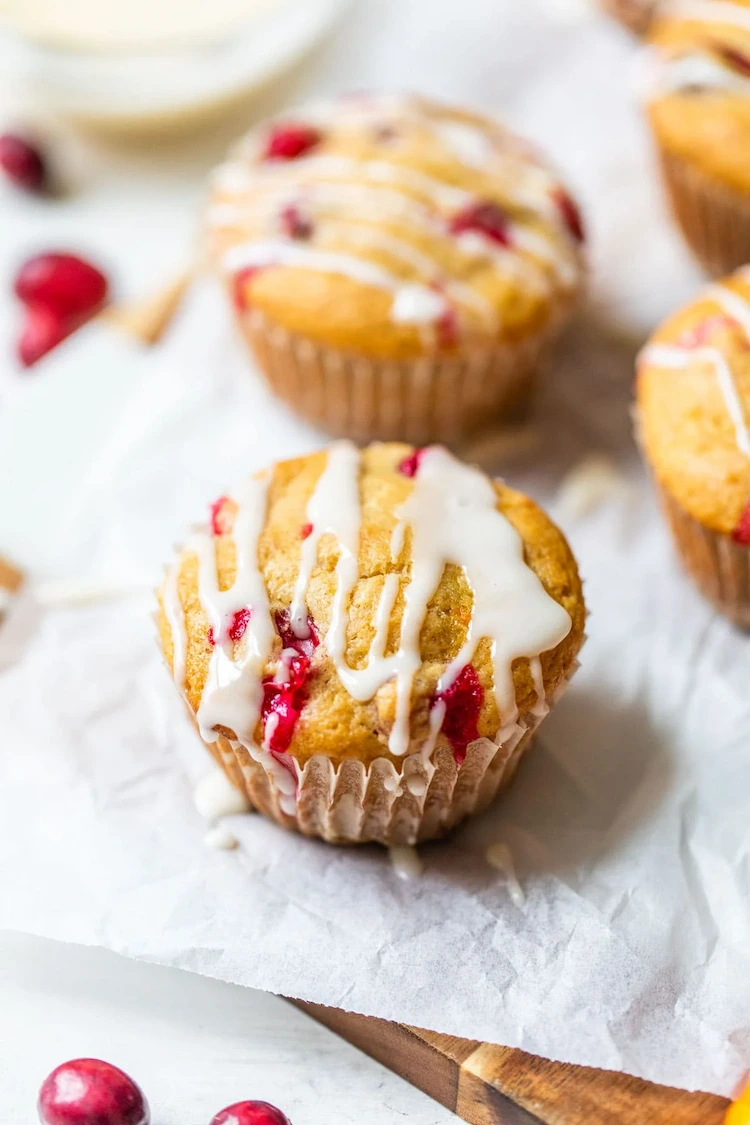 Leckere Muffins mit Orangengeschmack und Cranberrys