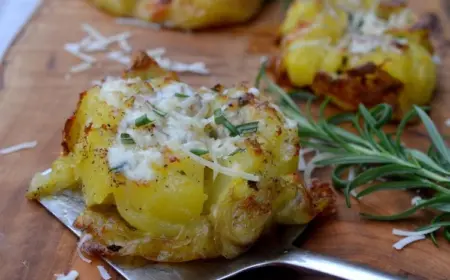 Leckeres Smashed Potatoes Rezept - einfach und schnell zu Hause selber machen