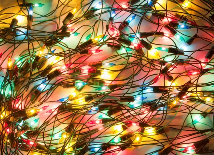 Lichterketten knotenfrei aufbewahren und die Weihnachtsdeko vor Feuchtigkeit schützen
