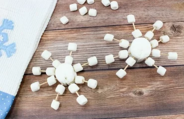 Marshmallow-Schneeflocken mit den Kleinen selber machen