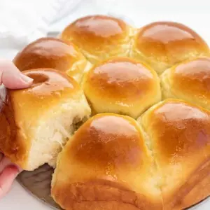 Milchbrötchen Rezept - eine perfekte Beilage für jede Mahlzeit! Den Klassiker oder Variationen ausprobieren