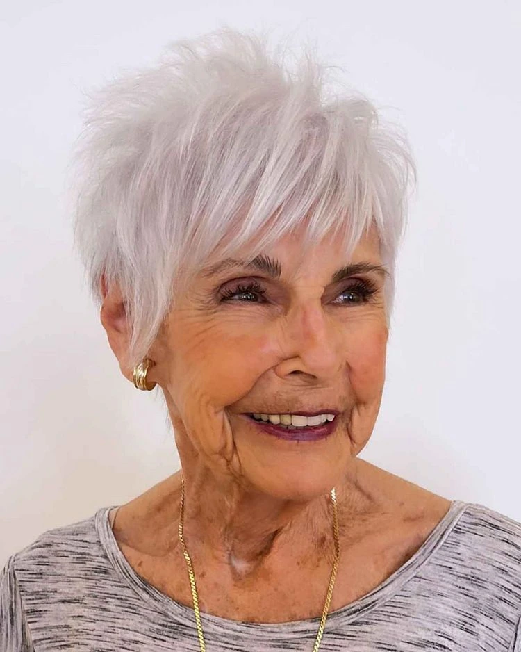 Moderne Kurzhaarfrisuren für feines Haar ab 60