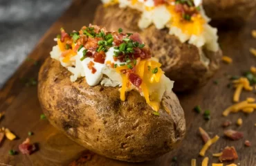 Ofenkartoffeln mit Quark und Speck gefüllte Kartoffeln mit Speck und Käse