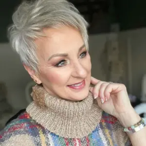 Pixie Cut fransig für graue Haare ab 50