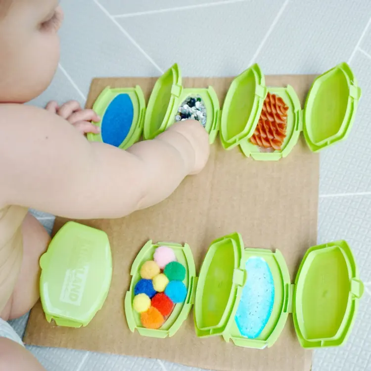Recycling Ideen zum Basteln - Sensory Board bauen für Babys und Kleinkinder