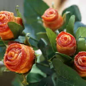 Rosenstrauß aus Speck-Blumen als DIY Geschenk zum Valentinstag