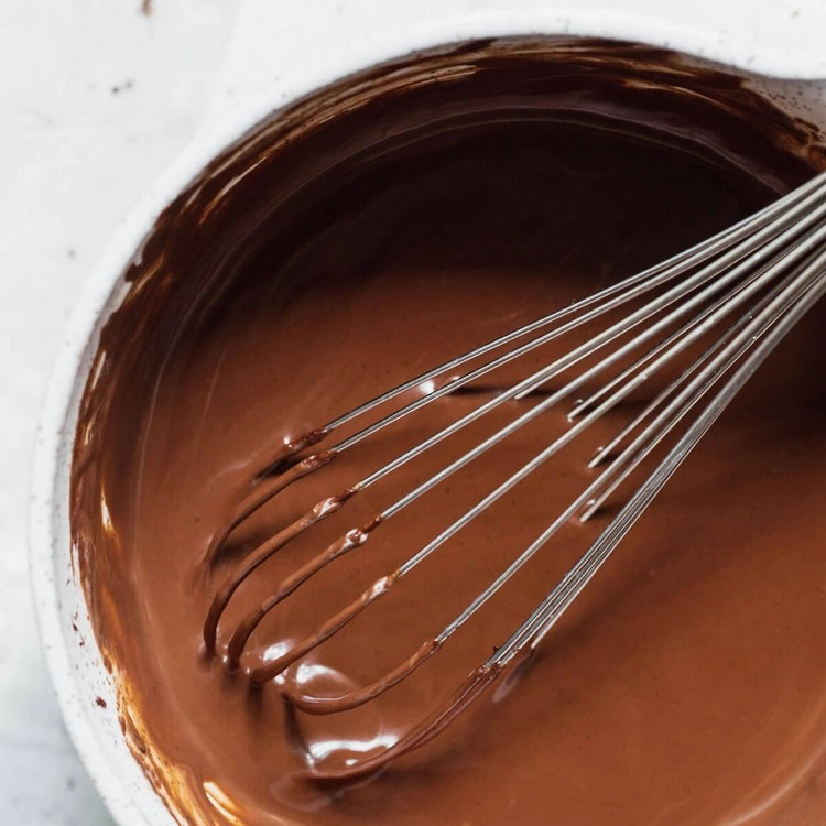 Schokoladenlikör selber machen - eine Möglichkeit, wie Sie übrig gebliebene Schokolade verwerten können