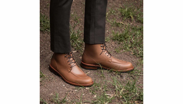 So bereiten Sie Schuhe für die Imprägnierung vor