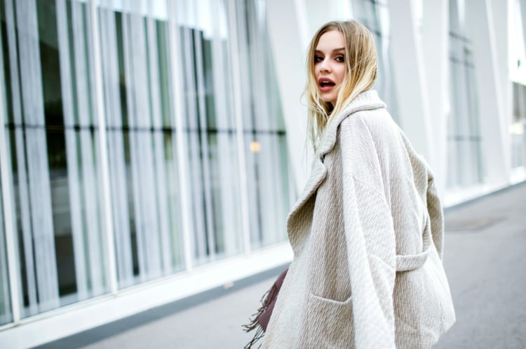 Styling-Fehler im Winter - Unter dem Pullover kein schönes Oberteil tragen