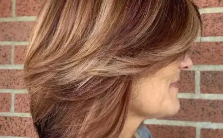 Trendige Haarfarbe ab 50 - Karamellblond