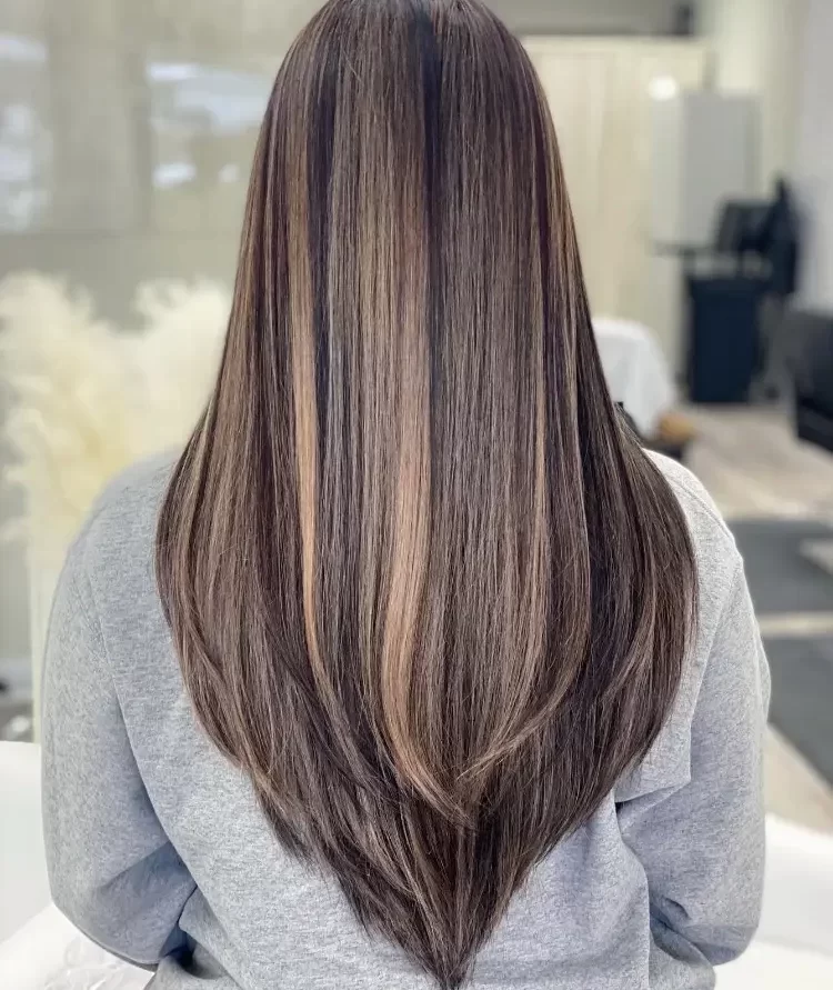 V Schnitt für lange glatte Haare