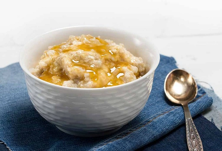 Welche Porridge-Fehler können Sie dick machen - Die Zugabe von Zucker, Honig oder Sirup