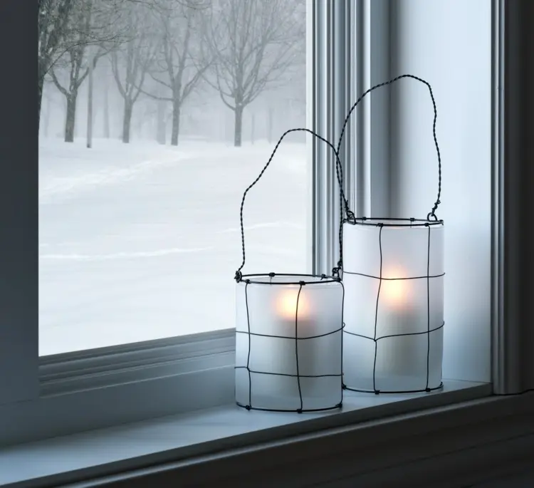 Winterdeko für Fenster basteln - Draht-Laterne aus Milchglas mit Pergamentpapier nachmachen