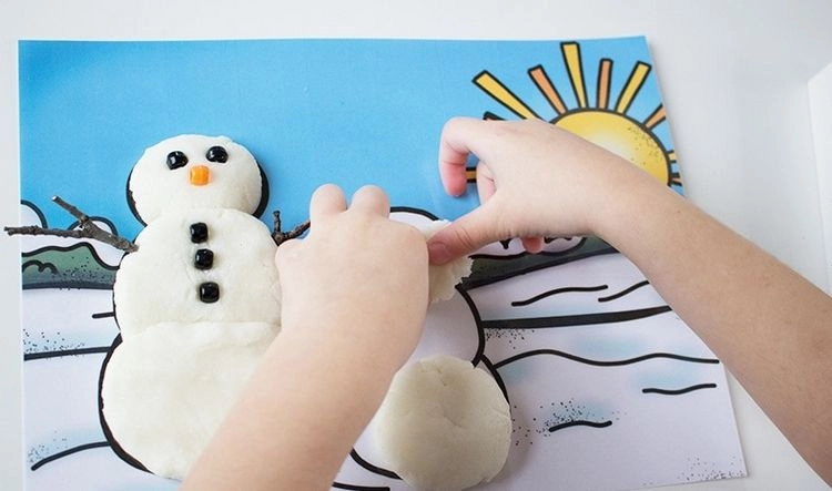 Schneemänner für das winterliche Basteln mit Kindern im Januar