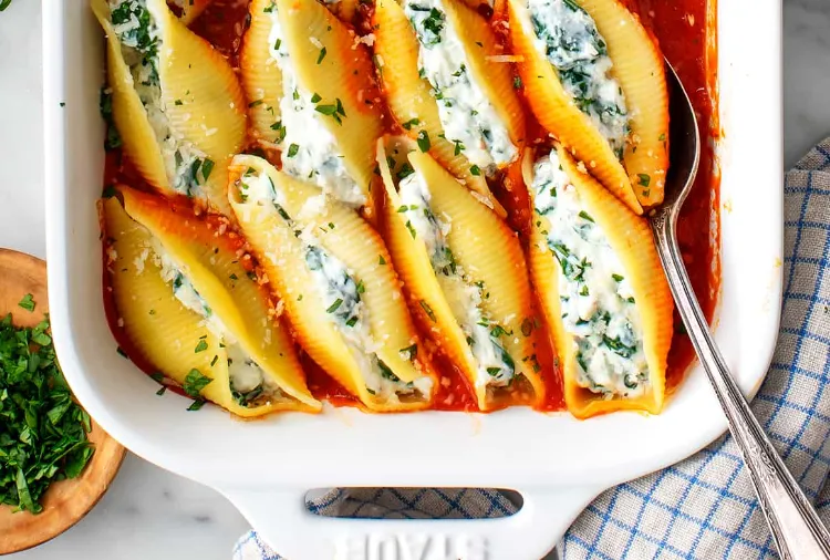 italienische Pasta Rezepte klassisch gefüllte Muschelnudeln mit Spinat und Ricotta