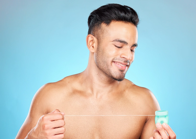 tägliche verwendung von zahnseide nach dem duschen für bessere mundpflege