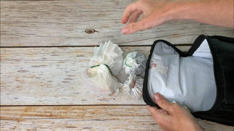 vor einem ausflug oder picknick essen nachhaltig in korbfiltern einpacken