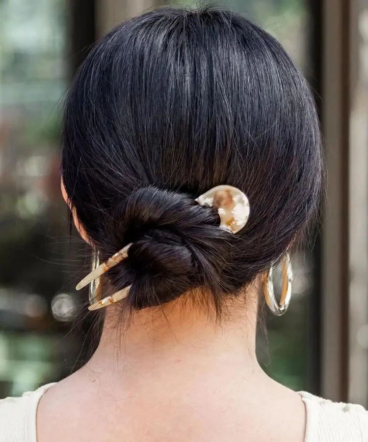 Dutt-Frisuren für den Frühling - angesagten French Pin Bun selber machen