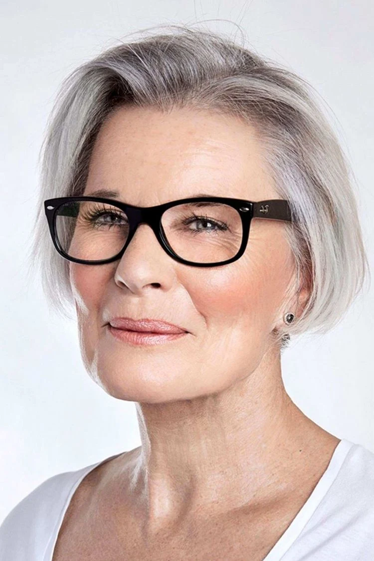 Augen-Make-up für ältere Damen - das Make-up sorgt für schönes und frisches Aussehen, auch bei Schlupflidern
