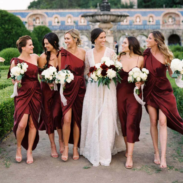 Brautjungfernkleider Farben und Stile Brautmode Trends 2023
