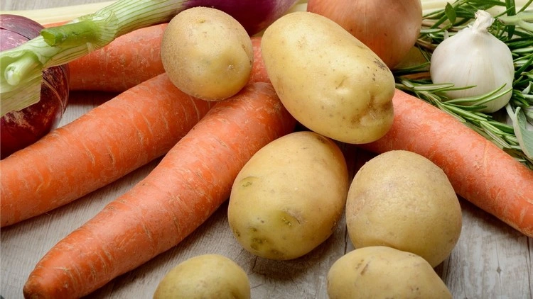 Hartes Gemüse wie Karotten und Kartoffeln können durch den Schimmel nicht geschädigt werden