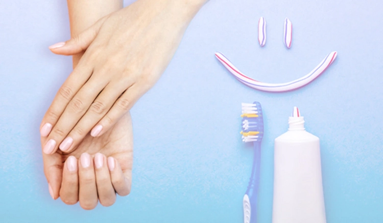 Ist Zahnpasta gut für Ihre Nägel, lesen Sie in diesem Artikel